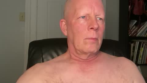 Snapshot of eddygl1968 chatting on 11-11-25, 04:01 Eddy online show from 11-11-25, 04:01