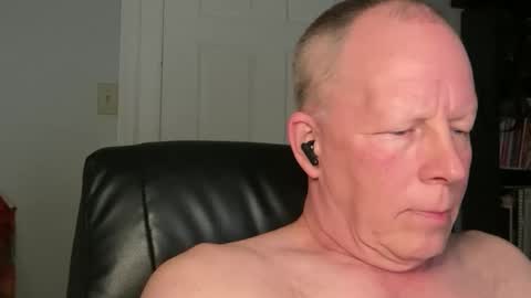 Snapshot of eddygl1968 chatting on 12-15-25, 03:33 Eddy online show from 12-15-25, 03:33