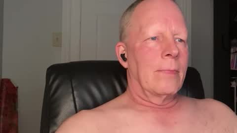 Snapshot of eddygl1968 chatting on 12-16-25, 02:38 Eddy online show from 12-16-25, 02:38