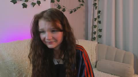 Snapshot of edithgalpin chatting on 01-20-25, 11:21 Lisa online show from 01-20-25, 11:21