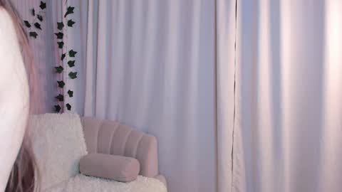 Snapshot of edithgalpin chatting on 02-19-25, 03:39 Lisa online show from 02-19-25, 03:39