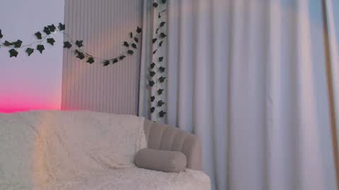 Snapshot of edithgalpin chatting on 02-25-25, 03:42 Lisa online show from 02-25-25, 03:42