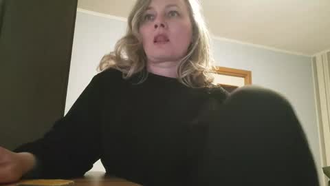 Snapshot of edithmanning chatting on 04-26-26, 06:38 edithmanning online show from 04-26-26, 06:38