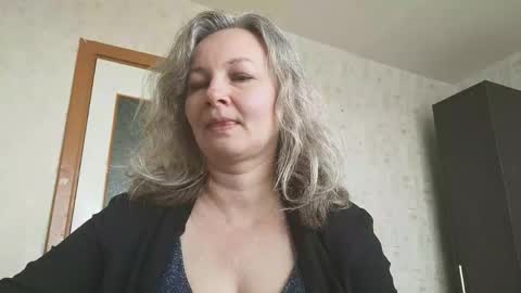 Snapshot of edithmanning chatting on 06-01-26, 05:53 edithmanning online show from 06-01-26, 05:53