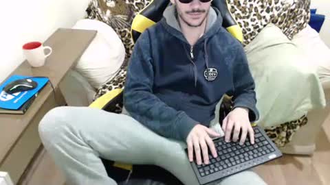 eduardobrain7 online show from 10-11-25, 12:21