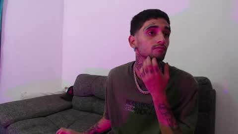 Snapshot of edward_johnsonn chatting on 09-22-25, 01:51 edward_johnsonn online show from 09-22-25, 01:51