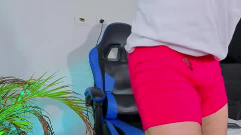 Snapshot of edwardross_ chatting on 12-22-25, 07:44 Edward Ross online show from 12-22-25, 07:44