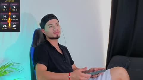 Snapshot of edwardross_ chatting on 01-08-26, 07:27 Edward Ross online show from 01-08-26, 07:27