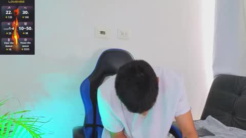 Snapshot of edwardross_ chatting on 02-10-26, 08:24 Edward Ross online show from 02-10-26, 08:24