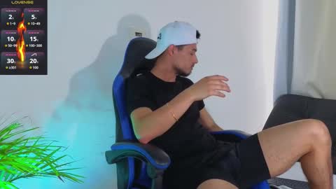 Snapshot of edwardross_ chatting on 02-25-26, 08:18 Edward Ross online show from 02-25-26, 08:18