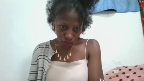 Snapshot of edwige770943 chatting on 06-08-26, 02:12 edwige770943 online show from 06-08-26, 02:12