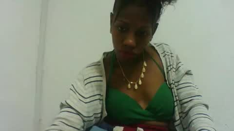 Snapshot of edwige770943 chatting on 06-11-26, 02:33 edwige770943 online show from 06-11-26, 02:33