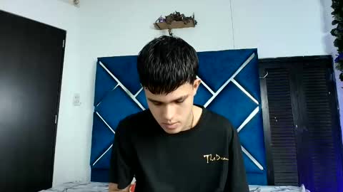 Snapshot of edwinboys chatting on 06-08-26, 02:17 Edwin online show from 06-08-26, 02:17