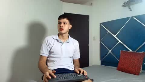 Snapshot of edwinboys chatting on 07-16-26, 01:06 Edwin online show from 07-16-26, 01:06