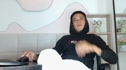 Snapshot of edylucianni chatting on 07-14-26, 11:49 EdyLucianni online show from 07-14-26, 11:49