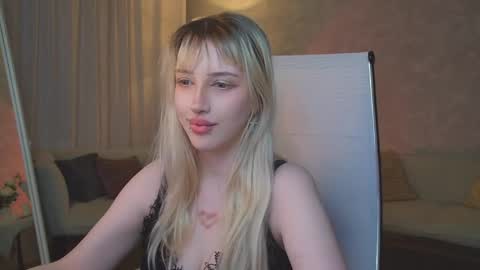 Snapshot of eevamarie chatting on 03-27-26, 05:12 EVA NON NUDE online show from 03-27-26, 05:12