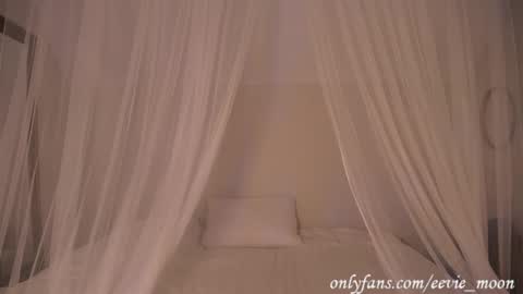 eevie online show from 02-28-25, 07:37