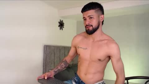 Snapshot of eevil_boys_77 chatting on 10-20-25, 11:21 eevil_boys_77 online show from 10-20-25, 11:21
