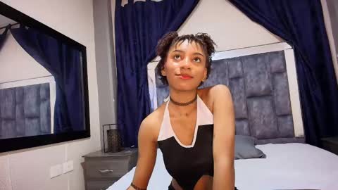 Snapshot of effie_cooper chatting on 03-07-25, 09:06 Effie online show from 03-07-25, 09:06