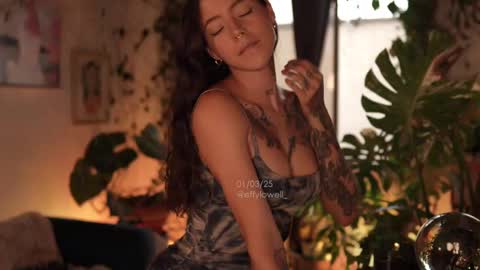 Effy online show from 03-01-25, 10:42