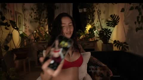 Effy online show from 05-19-26, 01:11
