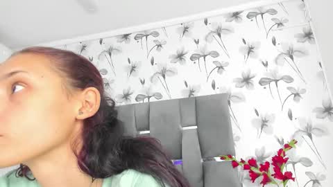 Snapshot of ehotloveaxxx chatting on 09-27-25, 06:57 Valery online show from 09-27-25, 06:57