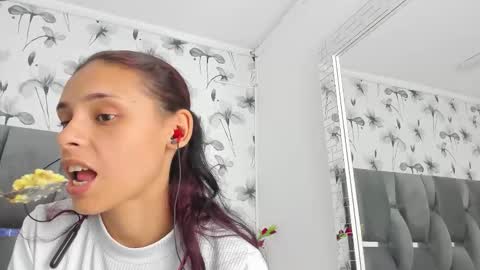 Snapshot of ehotloveaxxx chatting on 10-09-25, 04:49 Valery online show from 10-09-25, 04:49