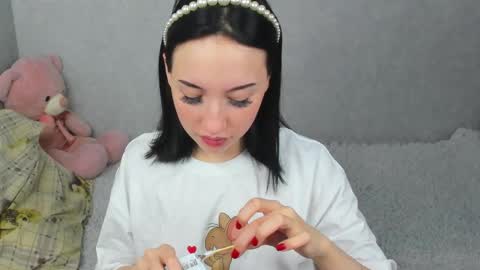 eileenmoores online show from 12-17-25, 07:42