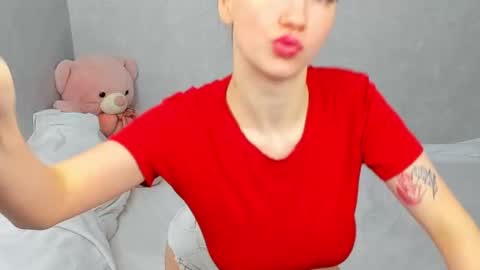 eileenmoores online show from 02-19-26, 03:08