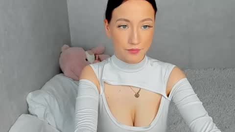 eileenmoores online show from 04-15-26, 04:19