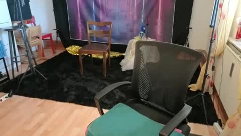 einfach_dani online show from 12-16-25, 10:20