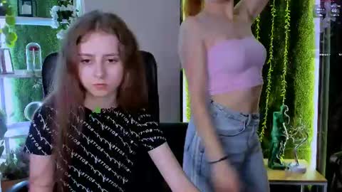 Snapshot of eiris_moon chatting on 07-08-26, 10:31 Eris online show from 07-08-26, 10:31
