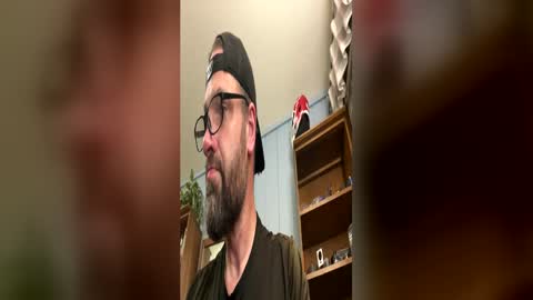 Snapshot of ejbooker11 chatting on 07-05-26, 06:42 PiedPiper online show from 07-05-26, 06:42