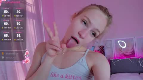 Snapshot of el1s_evans chatting on 02-26-25, 10:04 please read my bio there is information about private shows and about my personality online show from 02-26-25, 10:04