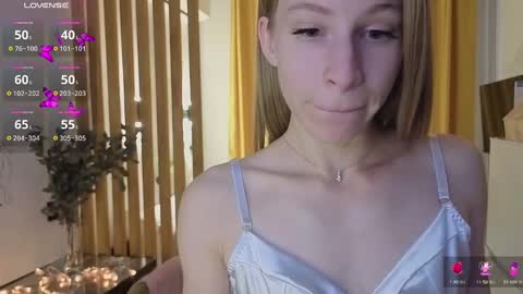 Snapshot of el1s_evans chatting on 10-11-25, 09:41 please read my bio there is information about private shows and about my personality online show from 10-11-25, 09:41