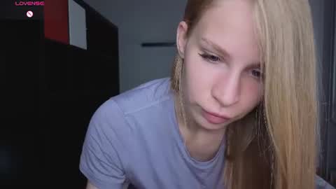 Snapshot of el1s_evans chatting on 06-15-26, 08:05 please read my bio there is information about private shows and about my personality online show from 06-15-26, 08:05