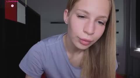 Snapshot of el1s_evans chatting on 06-19-26, 08:07 please read my bio there is information about private shows and about my personality online show from 06-19-26, 08:07