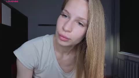 Snapshot of el1s_evans chatting on 06-23-26, 09:18 please read my bio there is information about private shows and about my personality online show from 06-23-26, 09:18