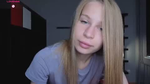 Snapshot of el1s_evans chatting on 06-24-26, 08:02 please read my bio there is information about private shows and about my personality online show from 06-24-26, 08:02