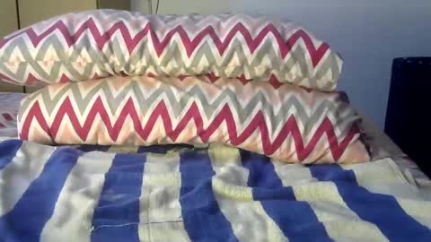 petite online show from 03-09-25, 04:00