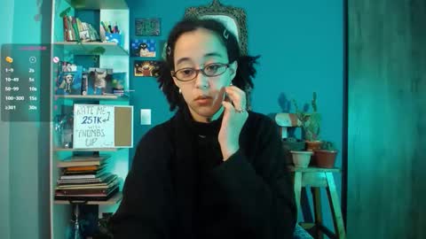 Ela  Help me reach 100 thumbs up online show from 11-07-25, 07:19