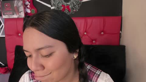 Snapshot of ela_hilton3 chatting on 01-06-25, 10:05 Ela online show from 01-06-25, 10:05