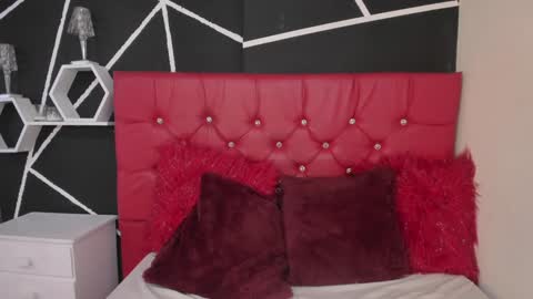 Snapshot of ela_hilton3 chatting on 01-10-25, 08:15 Ela online show from 01-10-25, 08:15