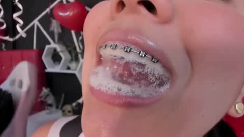 Snapshot of ela_hilton3 chatting on 02-23-25, 04:17 Ela online show from 02-23-25, 04:17