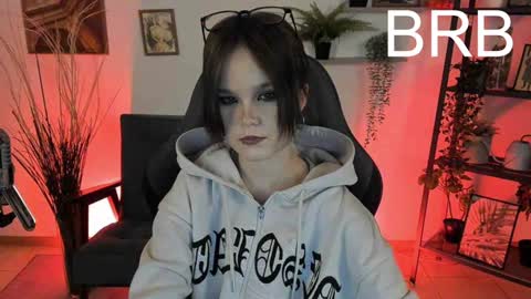 Snapshot of elainebeness chatting on 12-01-24, 11:36 Your sweet girl online show from 12-01-24, 11:36