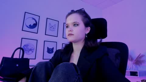 Snapshot of elainebeness chatting on 12-17-24, 11:05 Your sweet girl online show from 12-17-24, 11:05