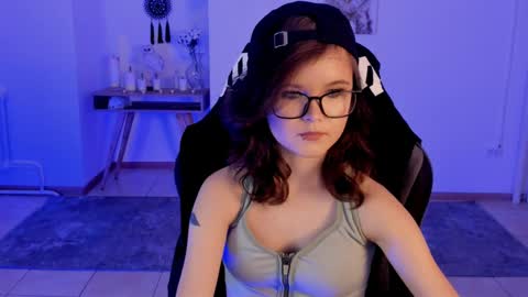 Snapshot of elainebeness chatting on 01-11-25, 10:29 Your sweet girl online show from 01-11-25, 10:29