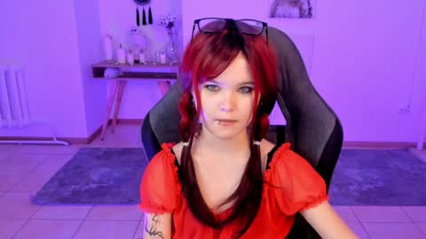 Snapshot of elainebeness chatting on 01-19-25, 10:28 Your sweet girl online show from 01-19-25, 10:28