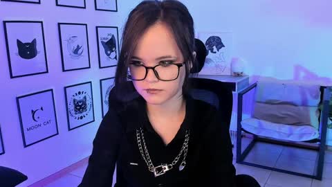 Snapshot of elainebeness chatting on 02-06-25, 05:35 Your sweet girl online show from 02-06-25, 05:35