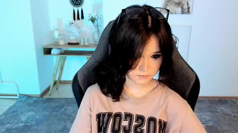 Snapshot of elainebeness chatting on 02-28-25, 07:35 Your sweet girl online show from 02-28-25, 07:35